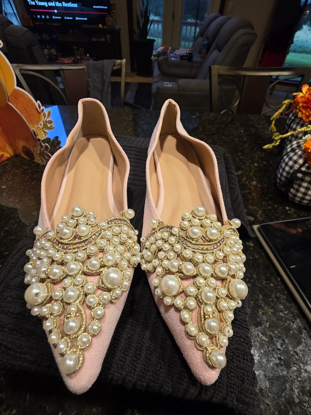 Source Unknown Pink Pearl-Embellished Pointed-Toe Flats